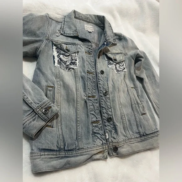 🎀Hand Painted Denim Jacket with Goose Design - Picture 5 of 7